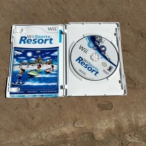 Wii SPORTS RESORT (Nintendo Wii, 2009) Complete - Great Condition & Works!